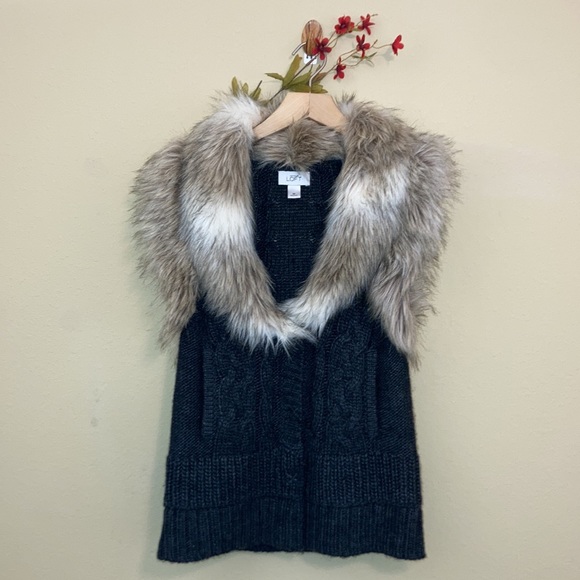 Cable Knit Vest Cabincore Wool Blend Faux Fur Trim Charcoal - Picture 4 of 16